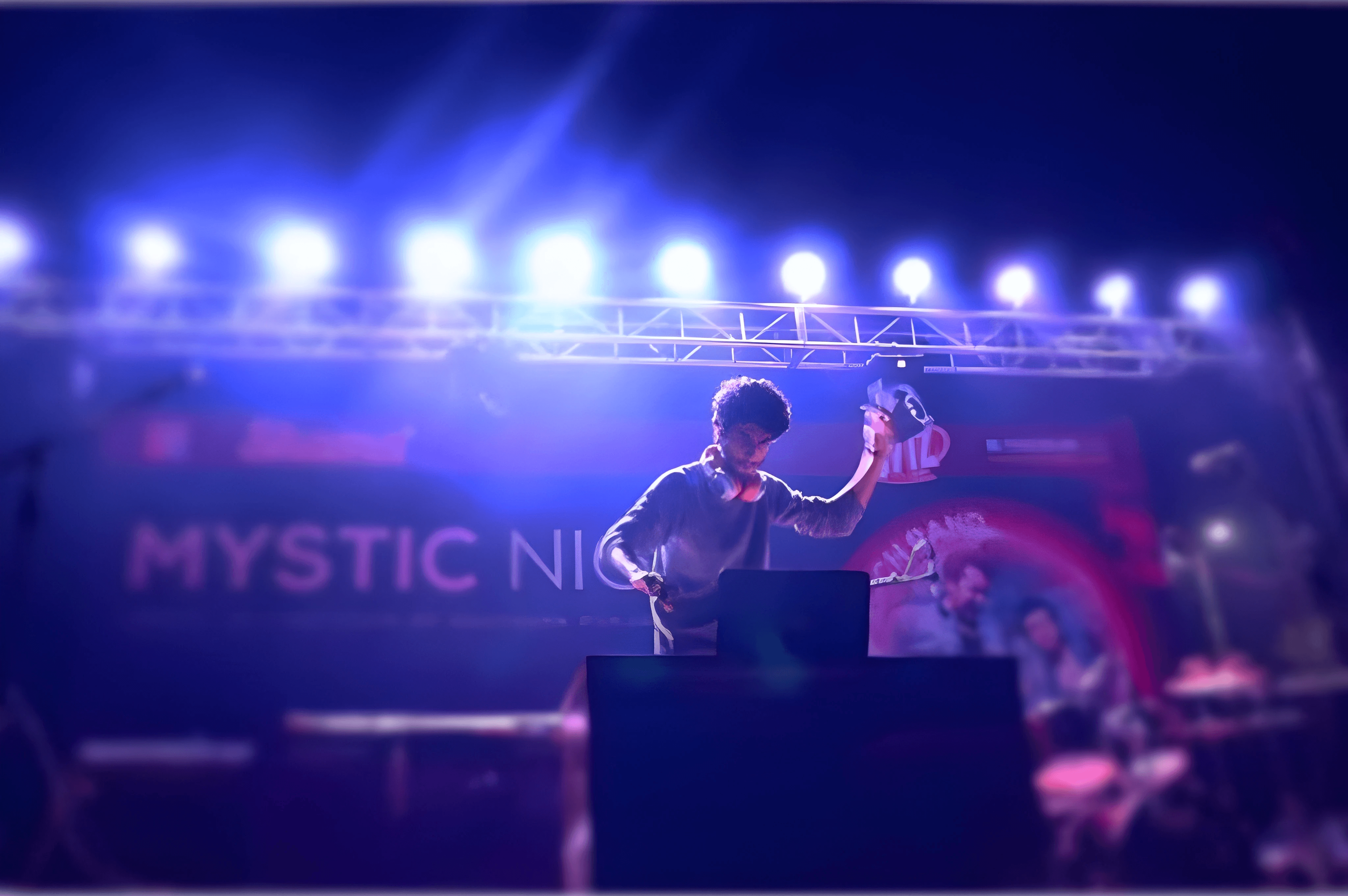 Aboubakar Siddique performing on a concert