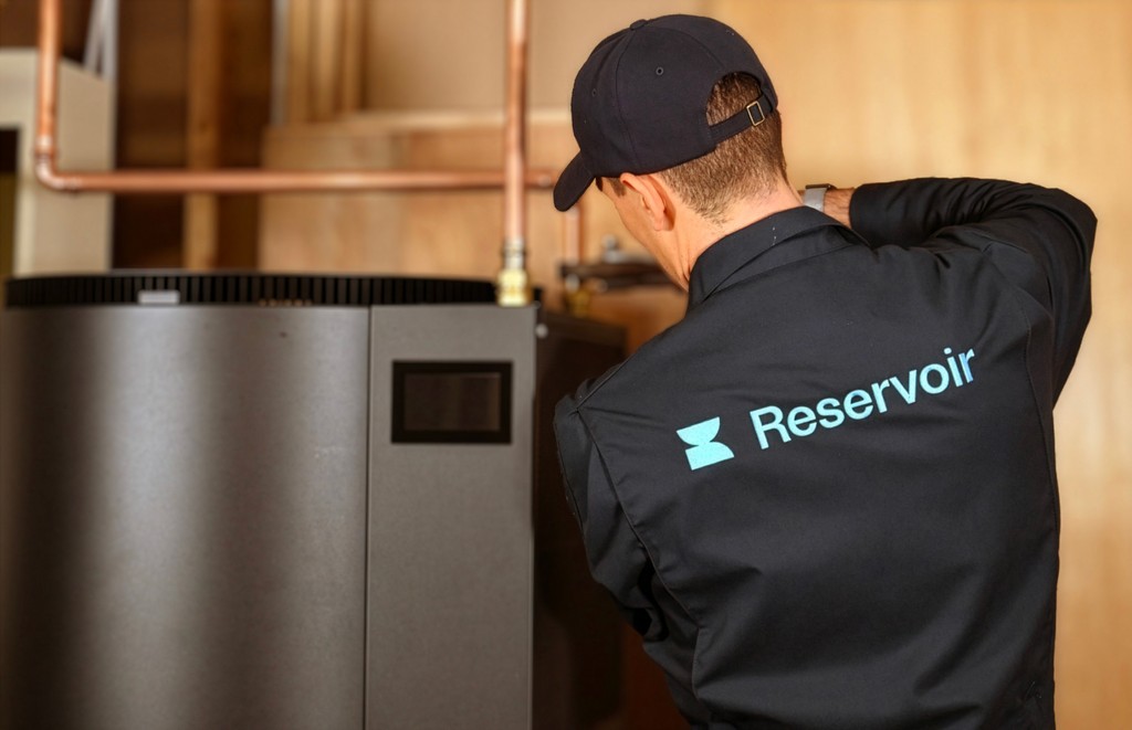 A Reservoir installer at work in a customer&rsquo;s home