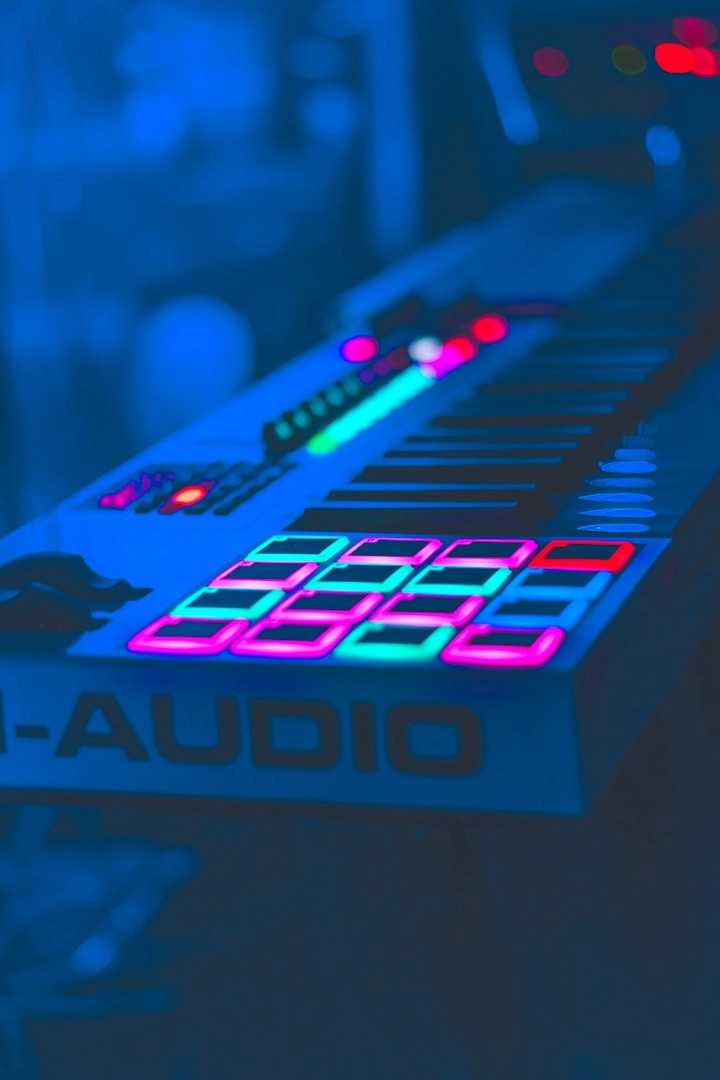 Teclado musical em estúdio