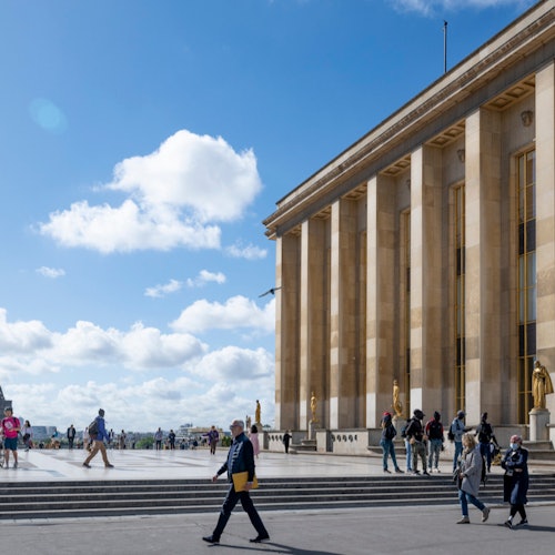 从特罗卡德罗广场和夏洛宫观赏埃菲尔铁塔的美景
