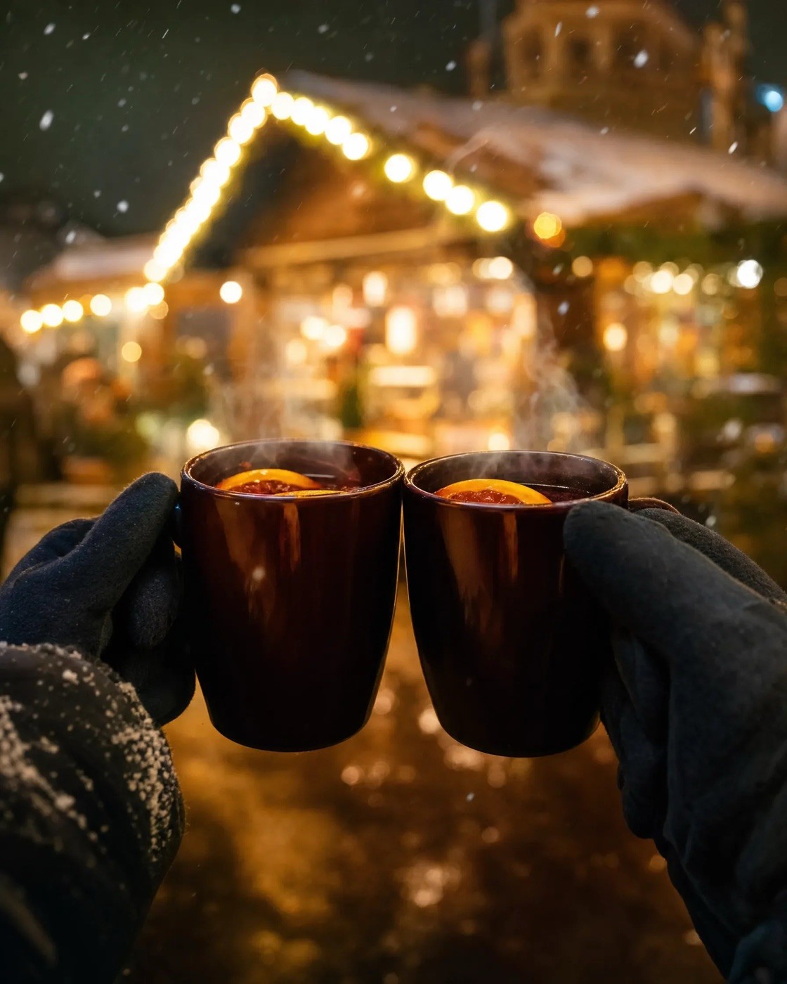 Zwei Becher Glühwein