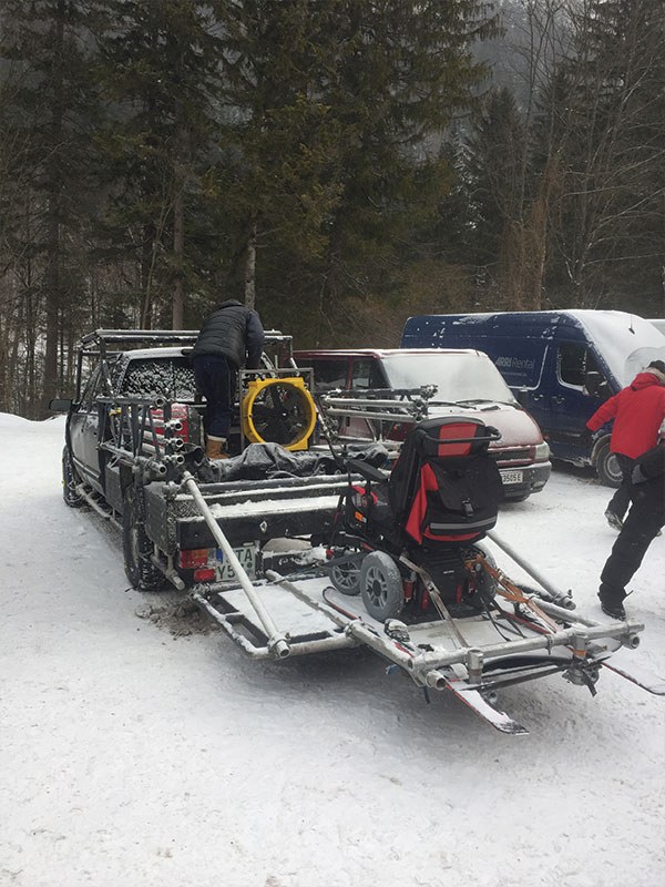 Special rig on a trailer in the snow: as soon as a scene has to look exactly a certain way, the sport alone is no longer enough