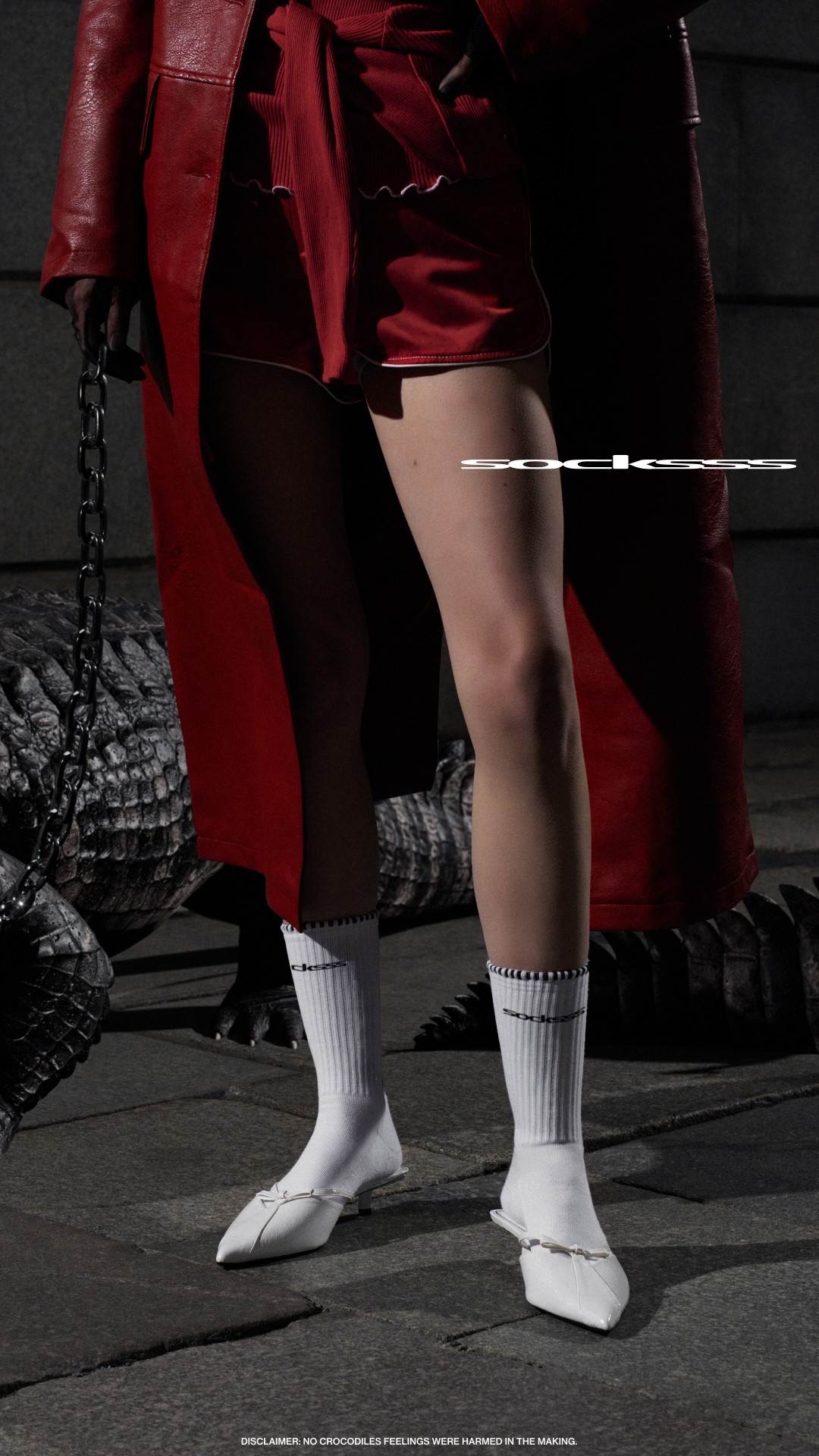 Campagne de la marque Socks ou l'on voit des jambes d'homme en talon avec des chaussettes blanches