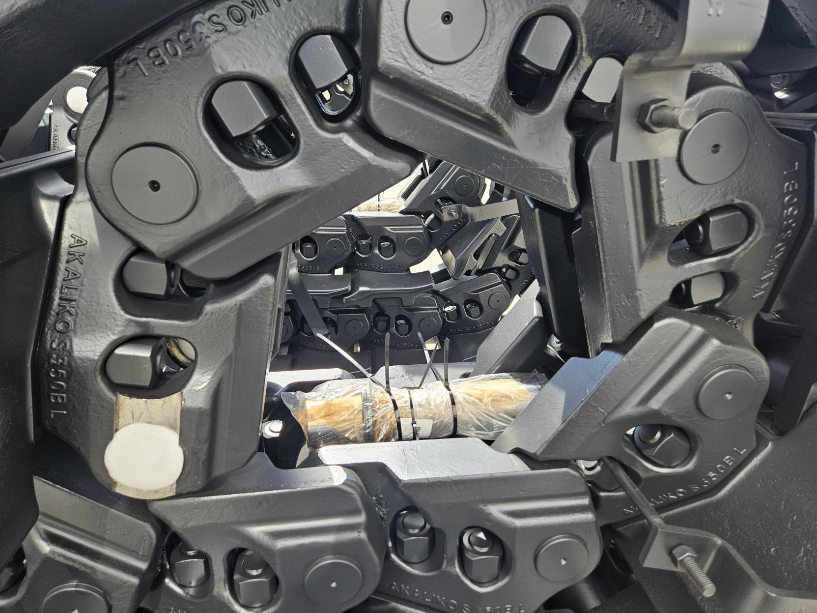 img product Track Group & Chains