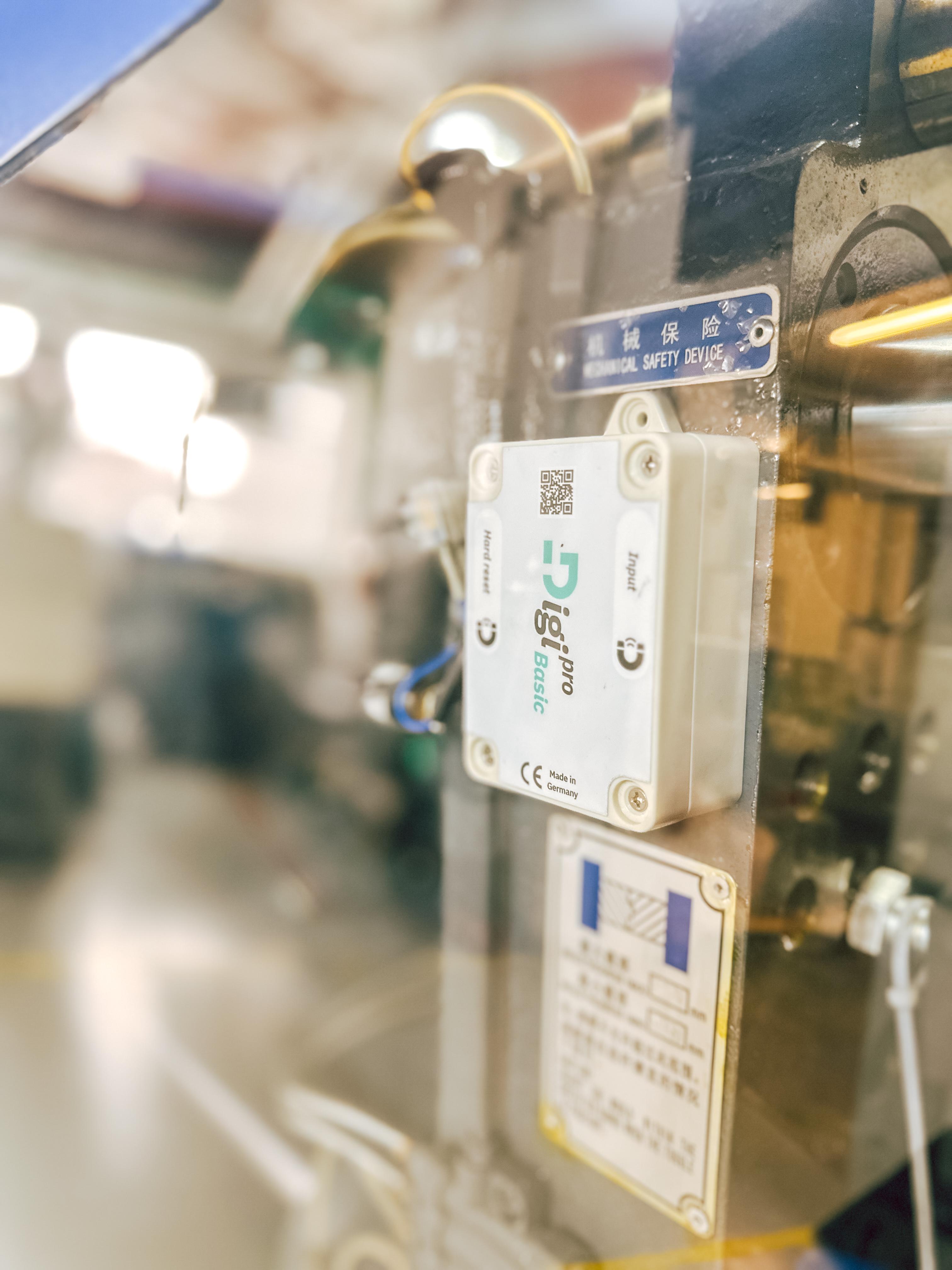 Bezicni uredjaj - laka instalacija - pracenje pokreta masine