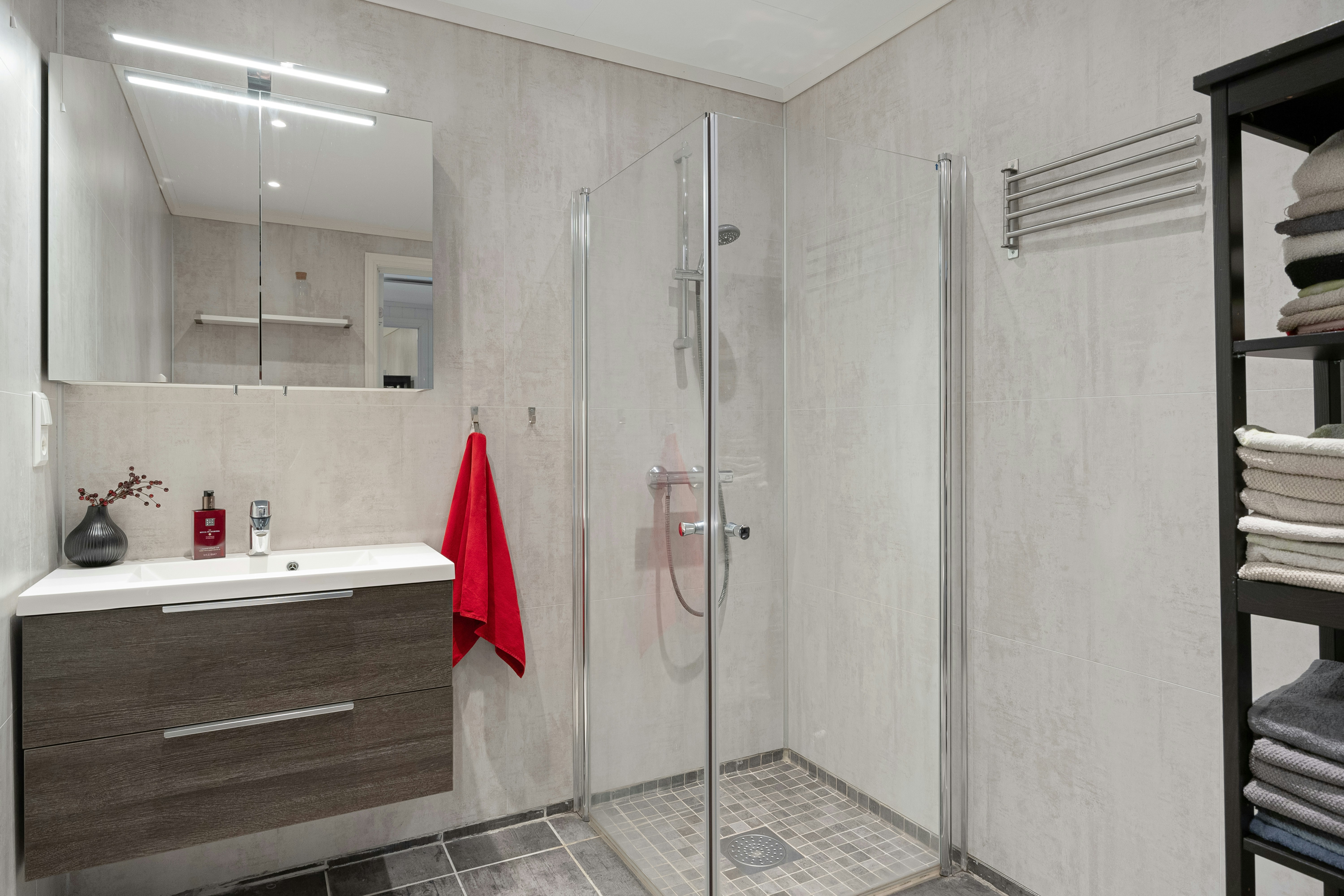 Effortless cleaning in a sleek walk-in shower