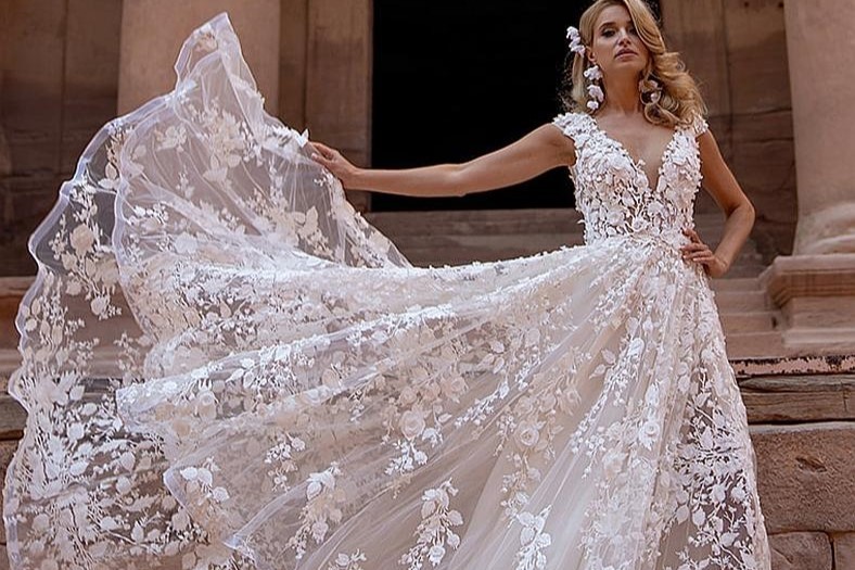 Spitzen Hochzeitskleid im Prinzessinnenstil
