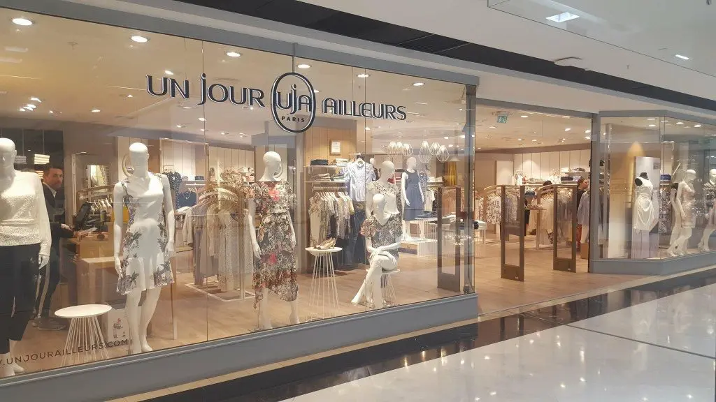 vue extérieur d'un magasin un jour ailleurs