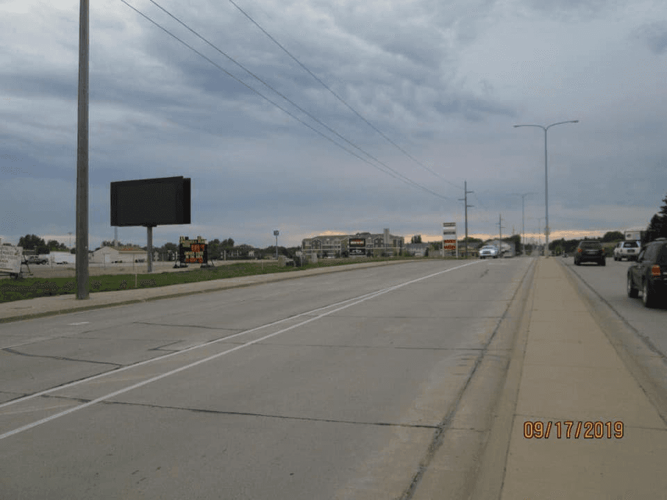 ND-17932 — digital billboard in Bismarck