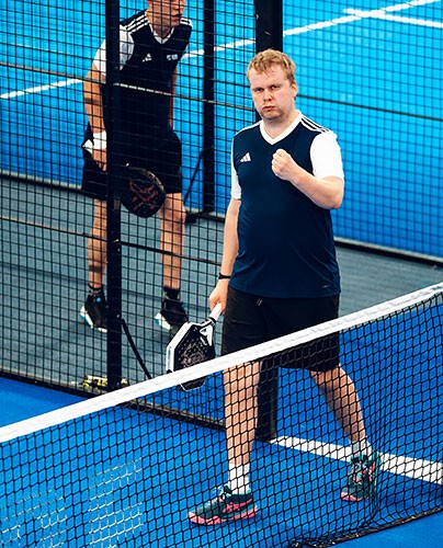 Antti Kampman padel-kentällä