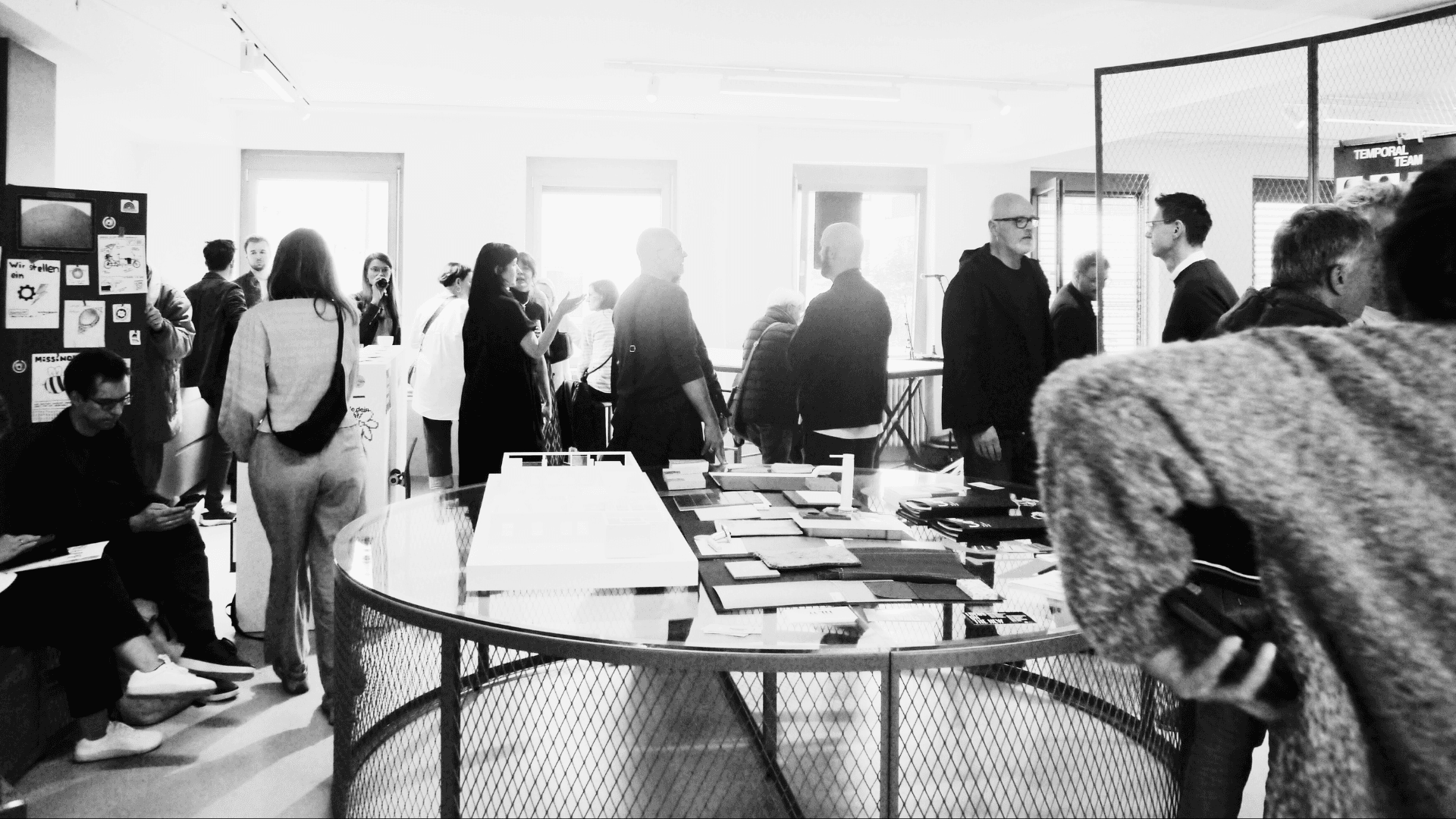 Foto der Speculative Design Ausstellung "Temporal Ecospheres" auf der Munich Creative Business Week (MCBW) 2024