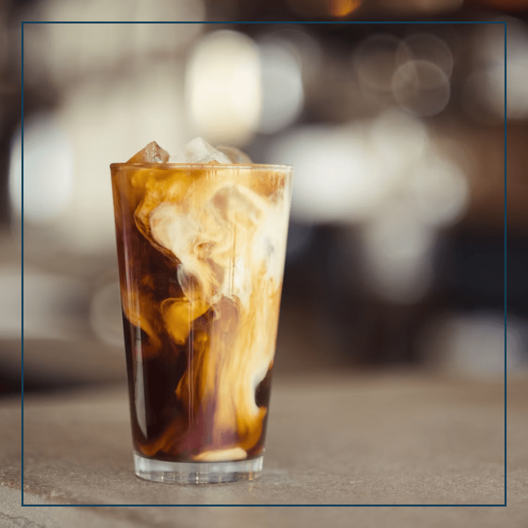 Ein klater Kaffee mit Milch