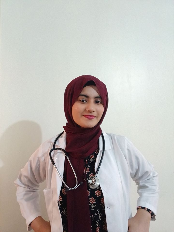 Dr Aleena Khan Physiotherapist