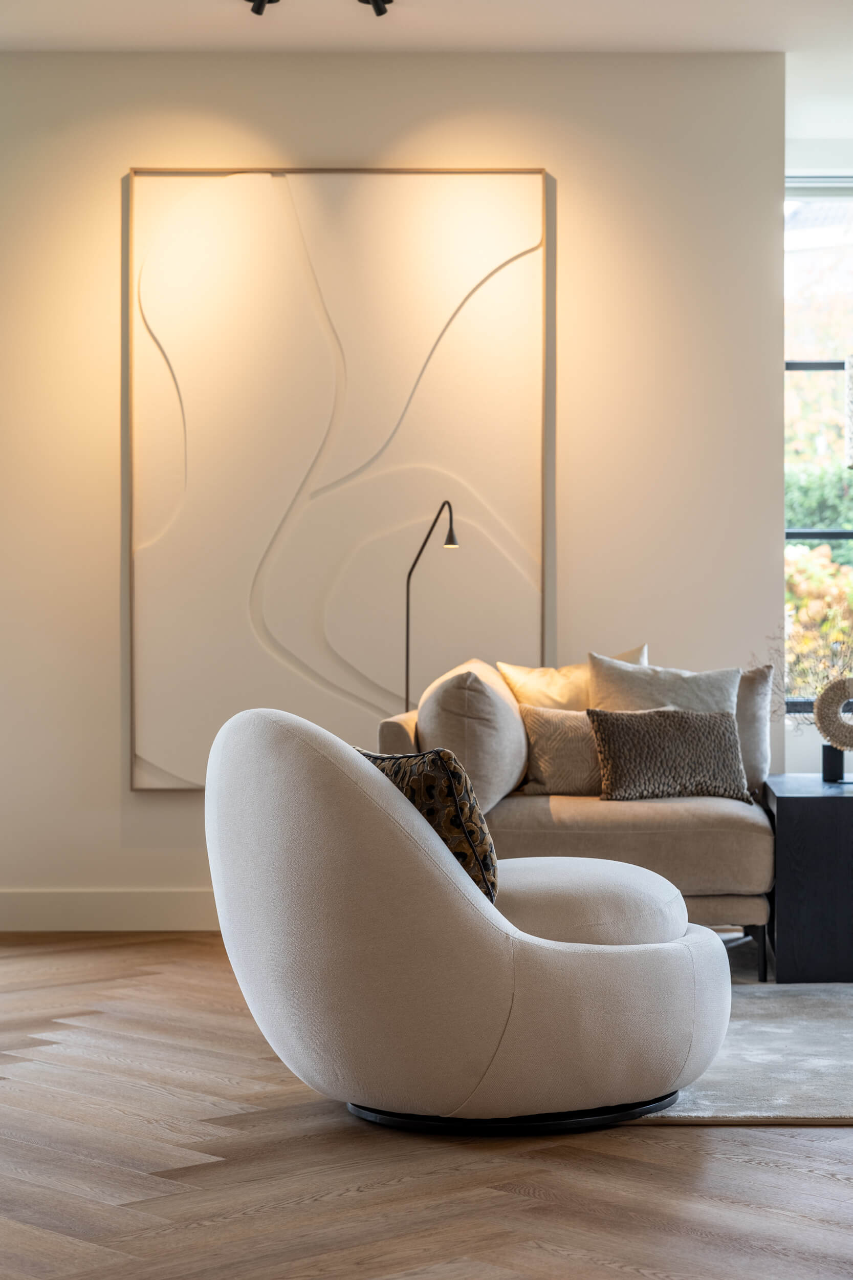 Moderne uitbouw in stucwerk en hout