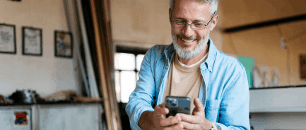 Zufriedener Geschäftsführer im Handwerk
