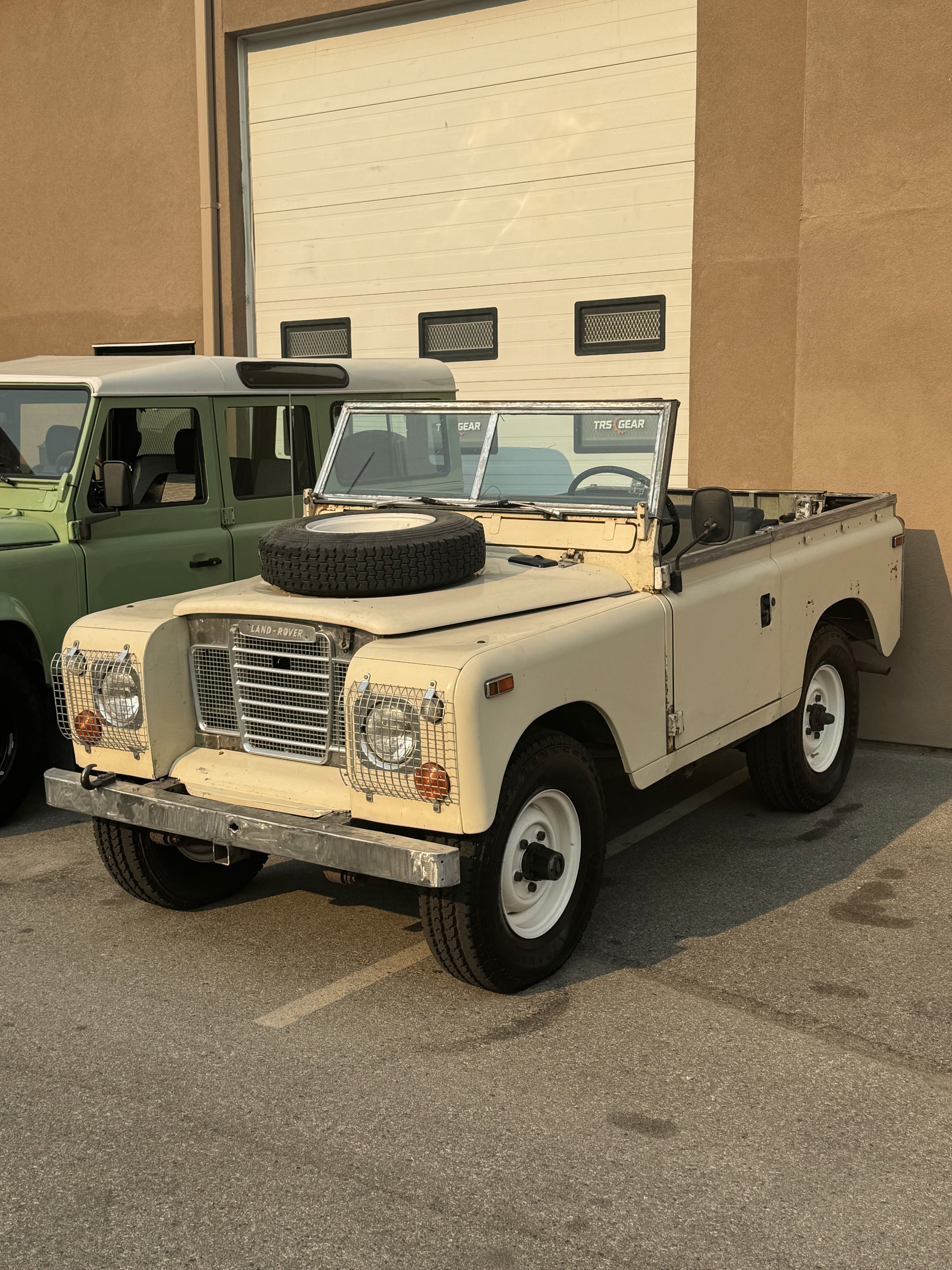 Land Rover Series III photo 3