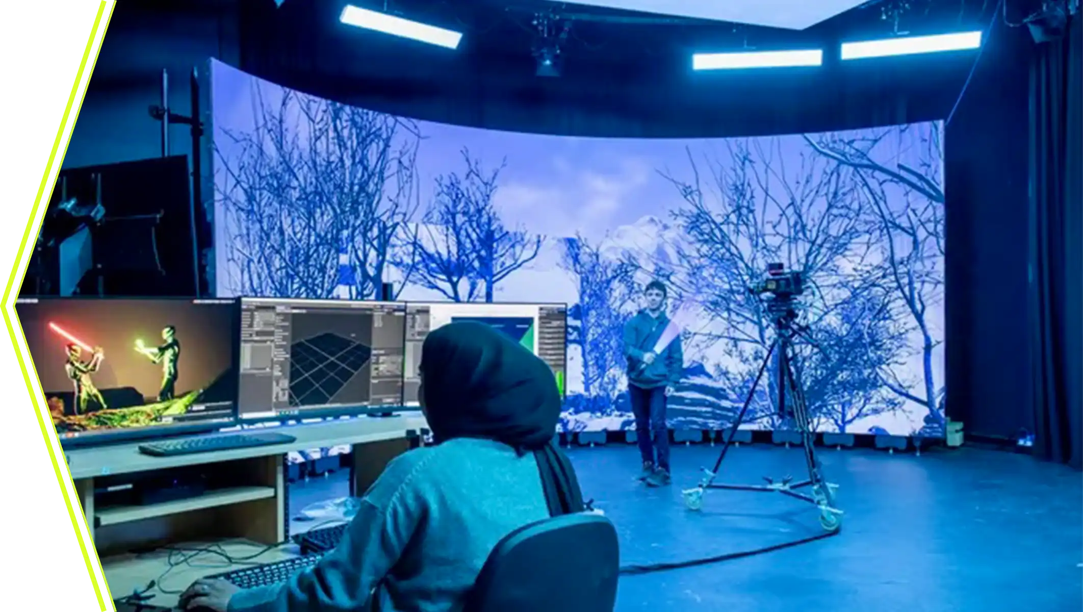 Immersive curved LED display in a technology and learning environment