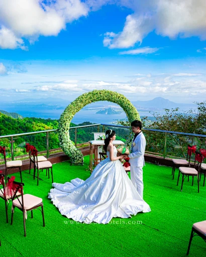 Circular Arch — real celebration at Lazuri Tagaytay