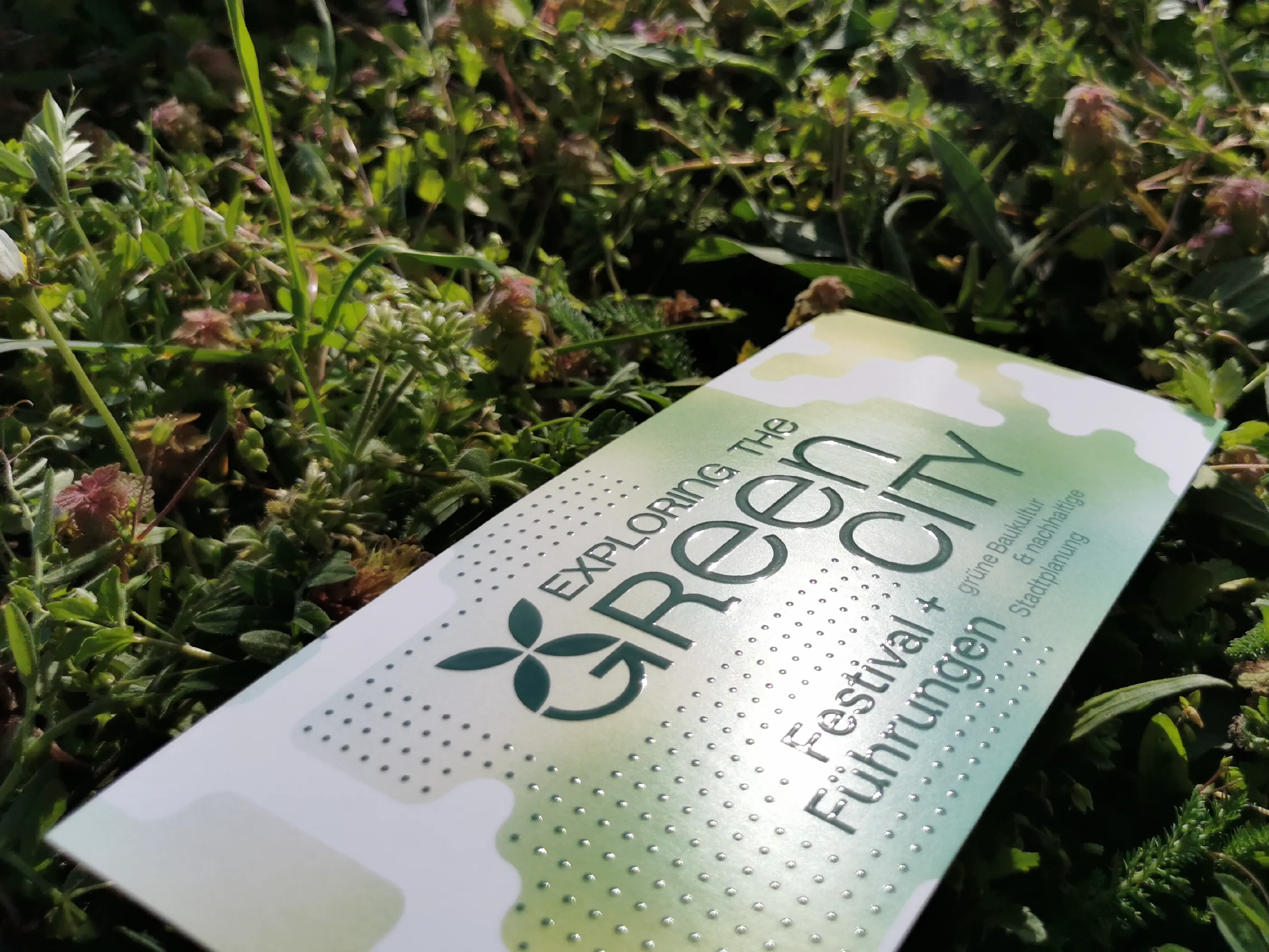 Print-Design für Exploring the Green City Magazin im Naturkontext