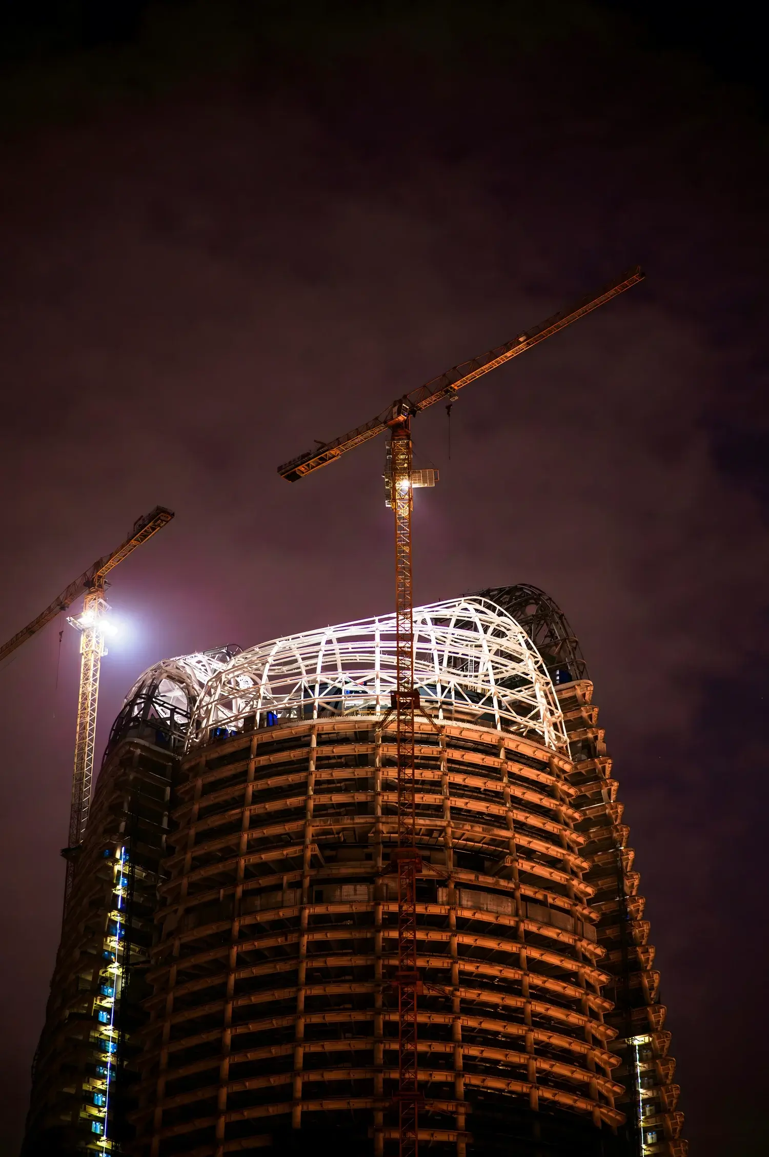 estructura de construcción con grúas