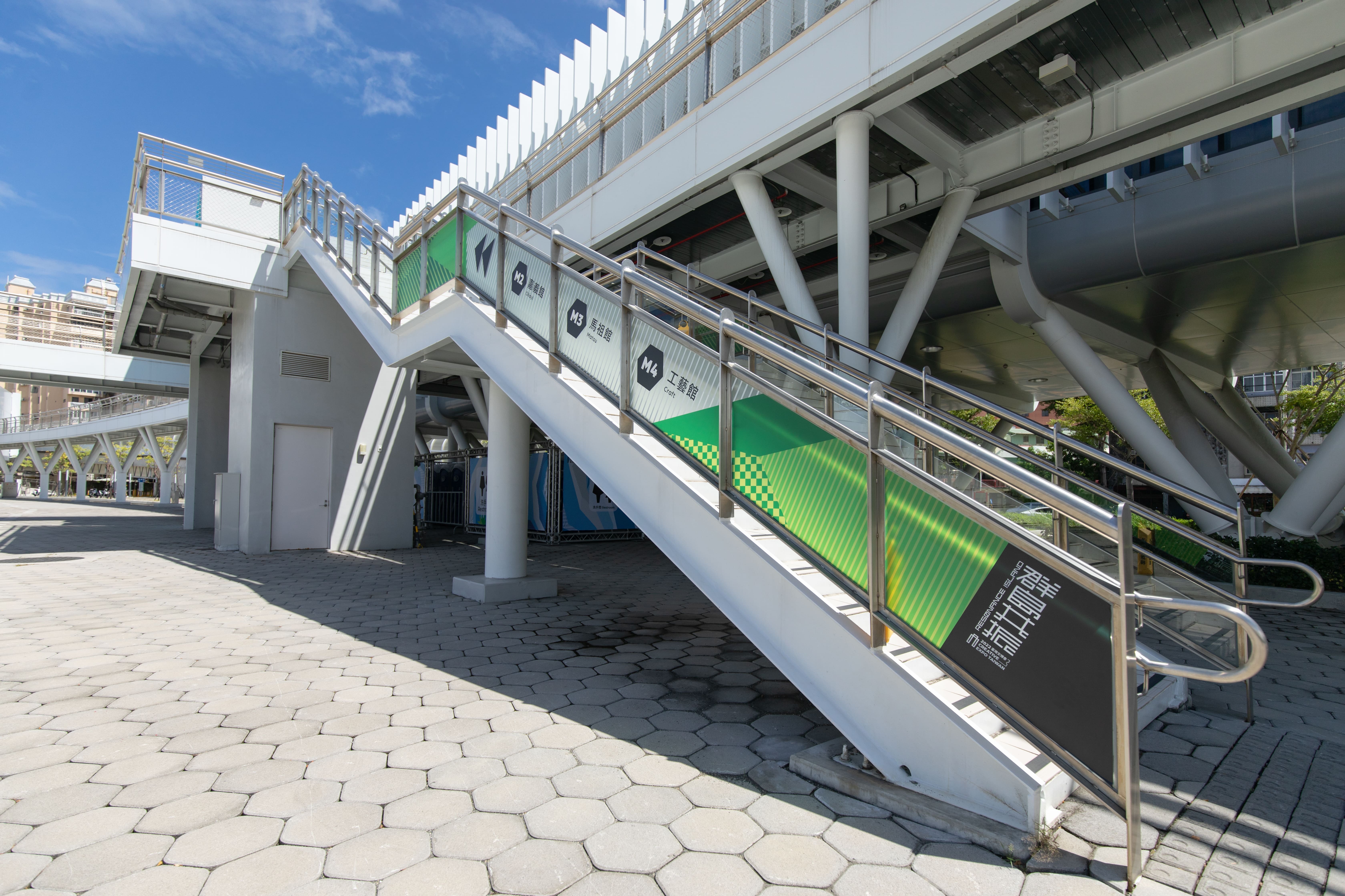 群島共振 - 2022 台灣文博會   戶外工程指標設計與執行 | installation | signage | 文化策展區｜高雄流行音樂中心​ | 3/3 TRIO DESIGN 三分之三設計