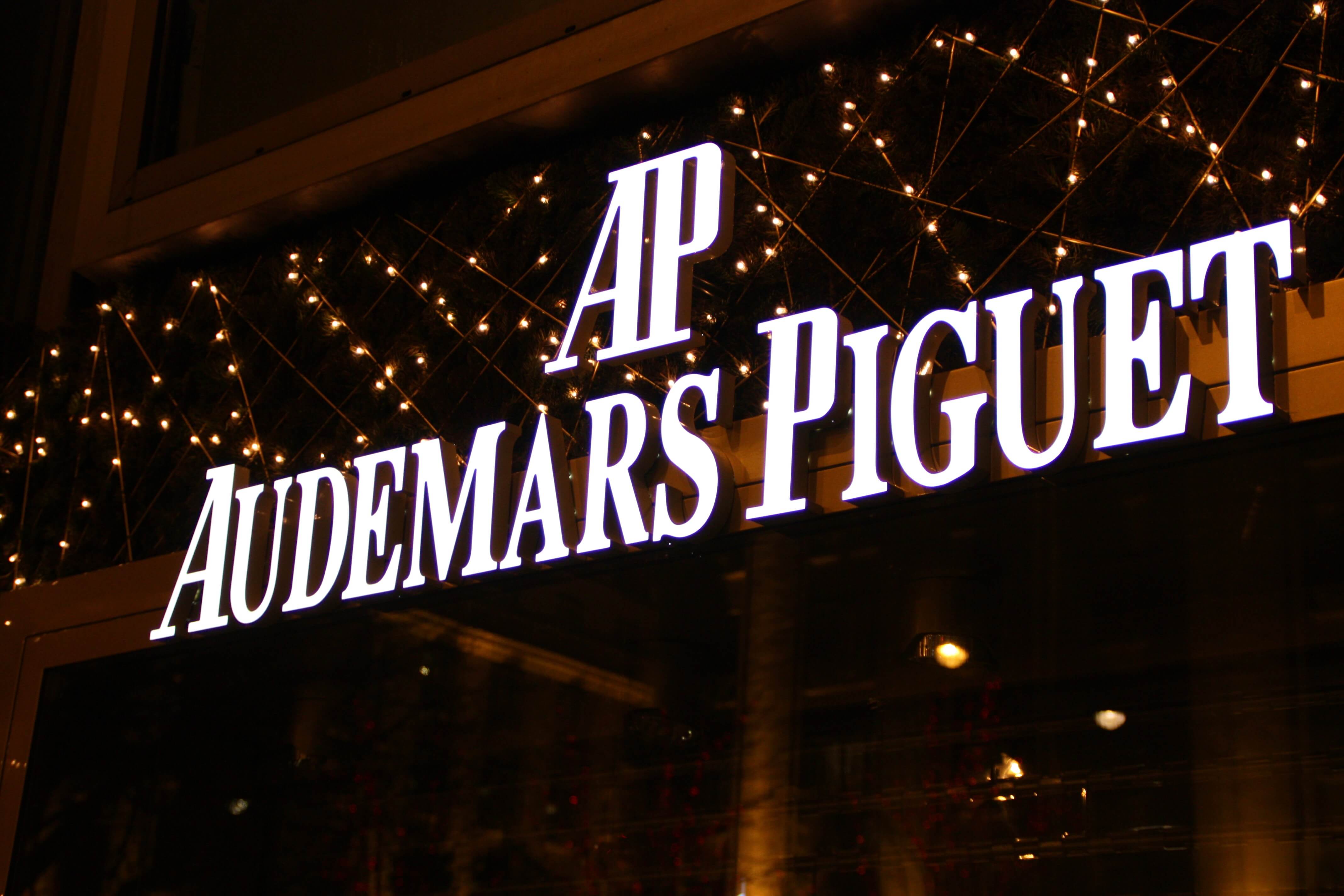 Luxusní světelné logo Audemars Piguet