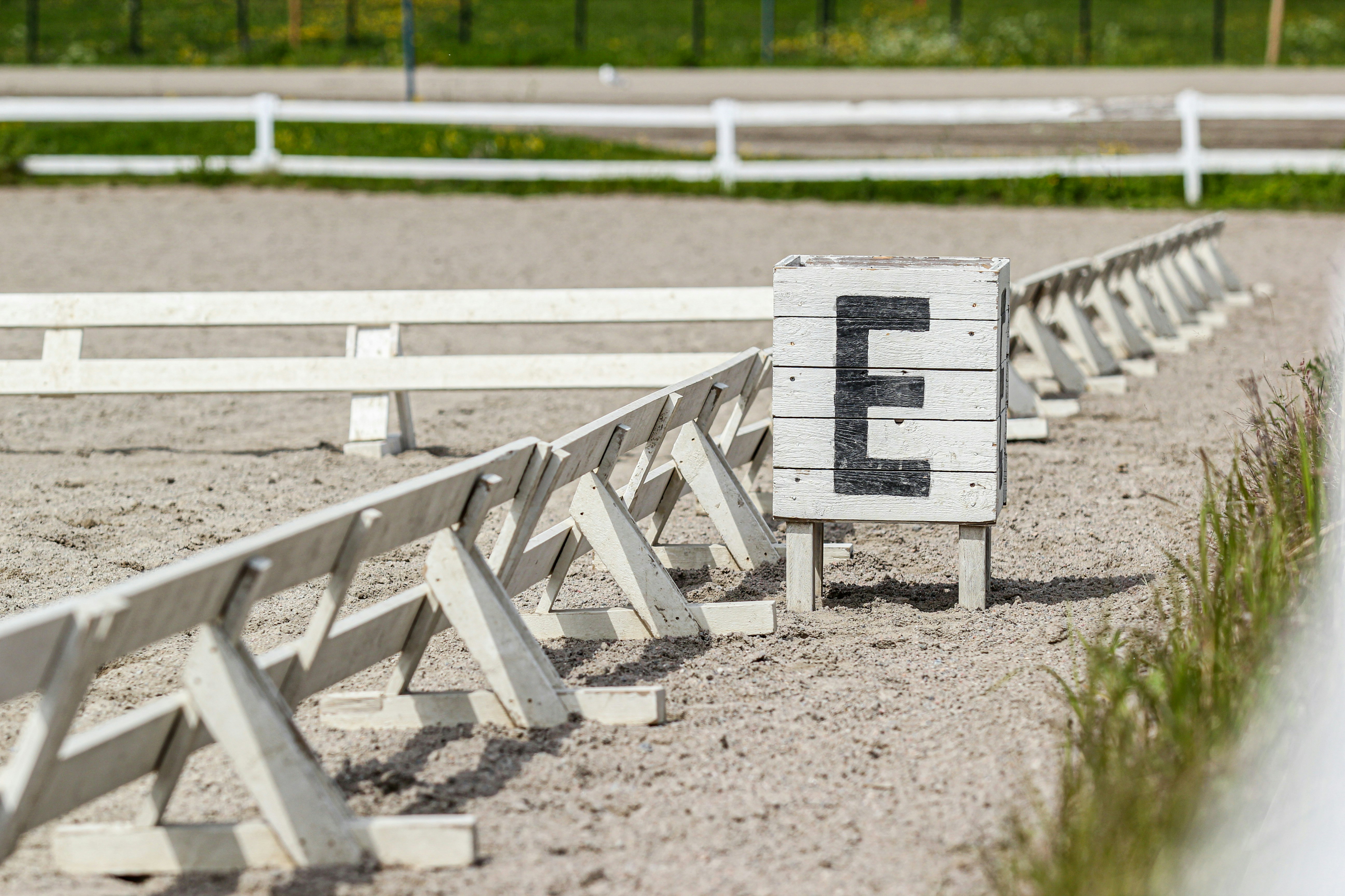 a-wooden-sign-sitting-on-top-of-a-dirt-field - elisa-pitkänen (unsplash)./pho