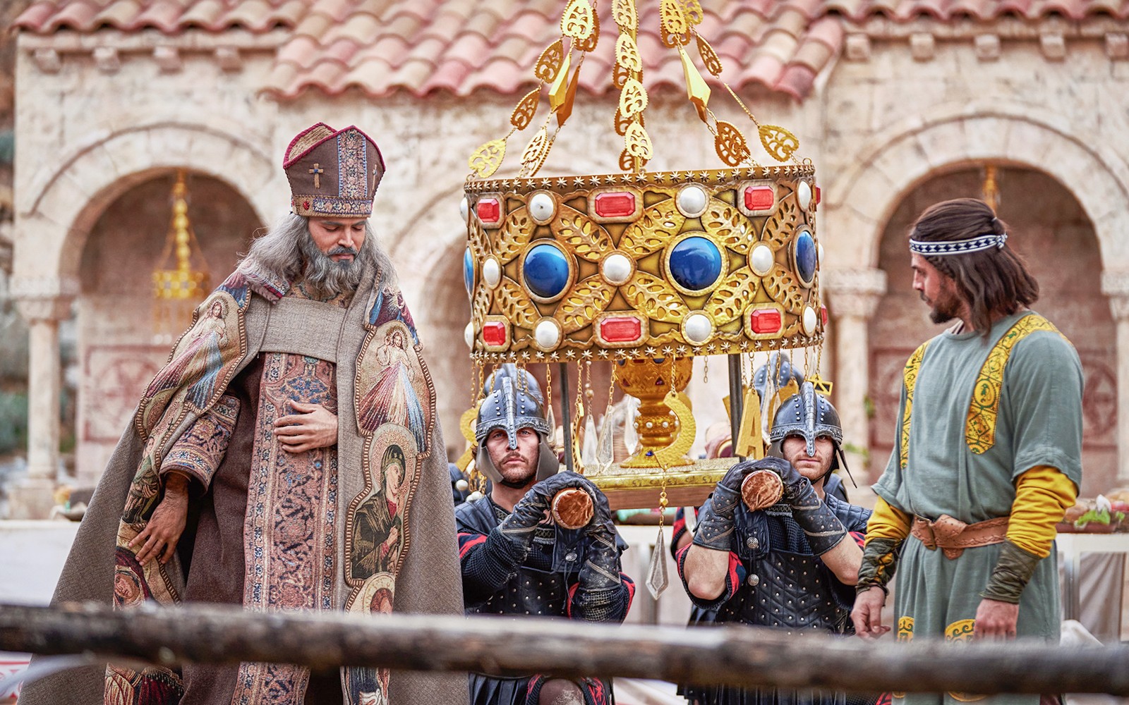 Ceremony scene from El Misterio De Sorbaces at Puy du Fou España with historical costumes.