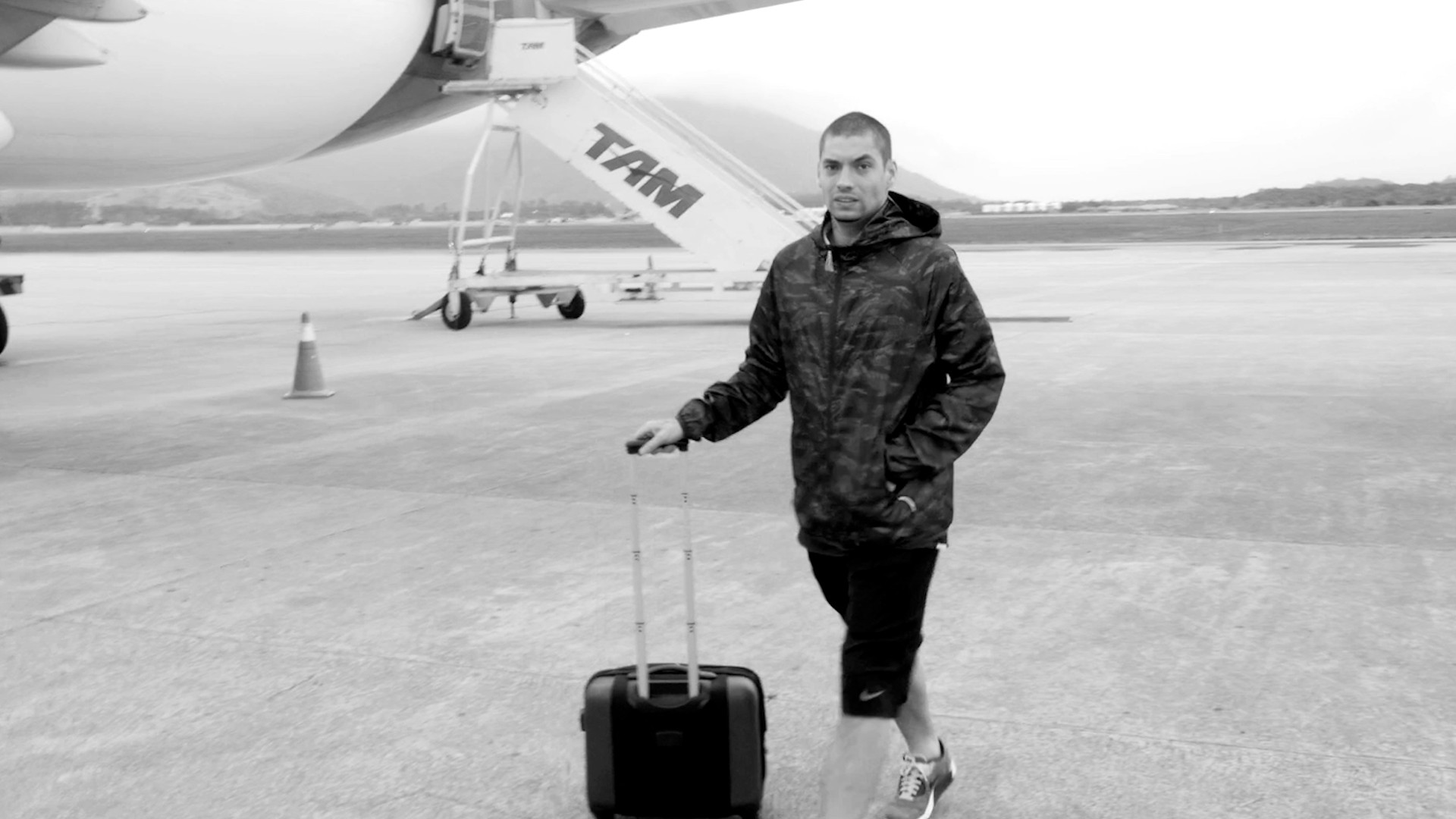 Documentary video of Filipe Ret in an airport
