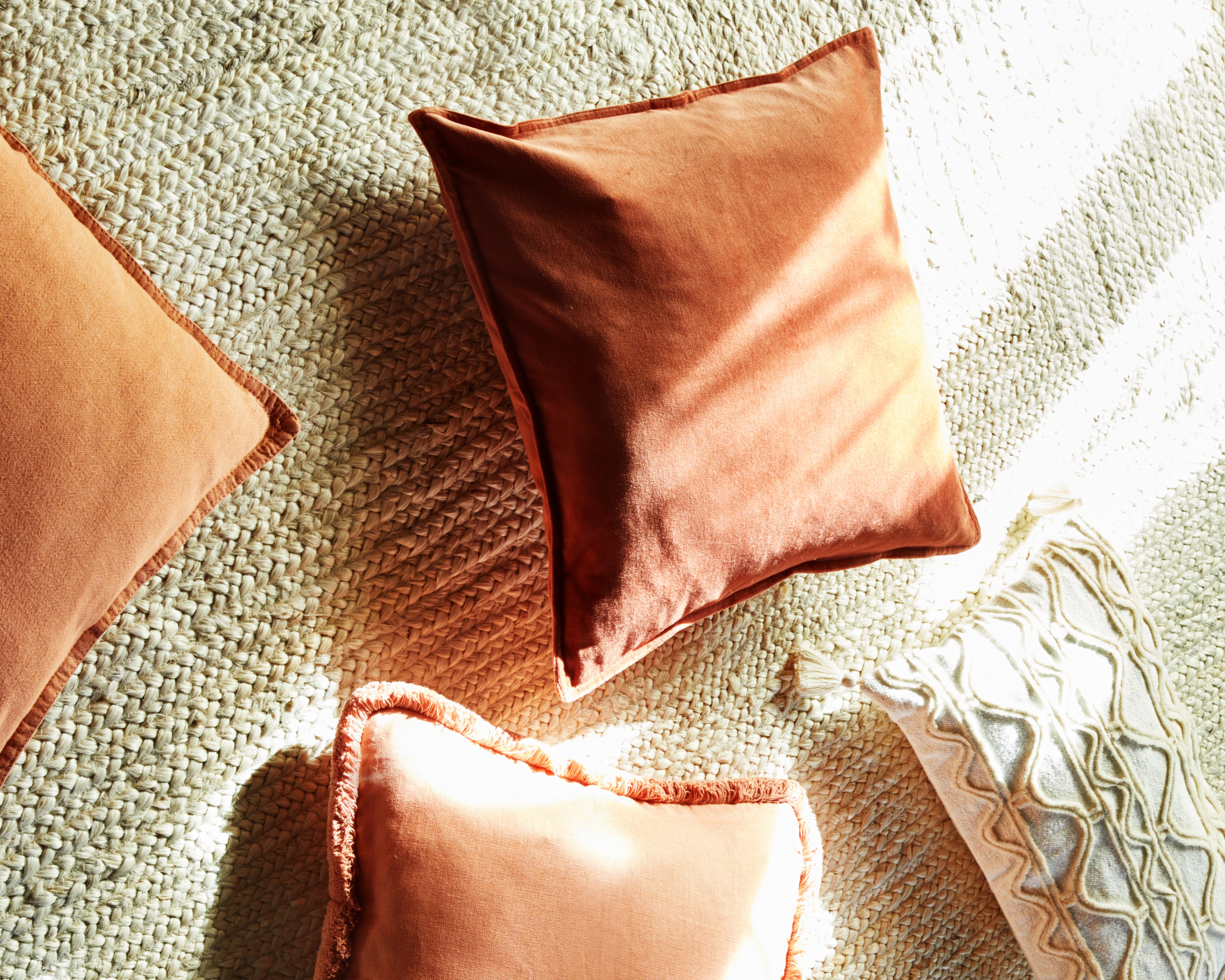 oranje interieur kussens 