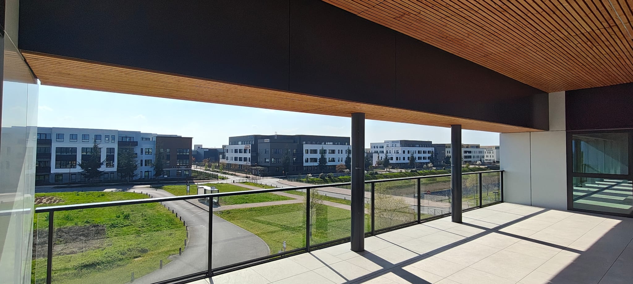 Dynamic picture of a cyclist riding downhill