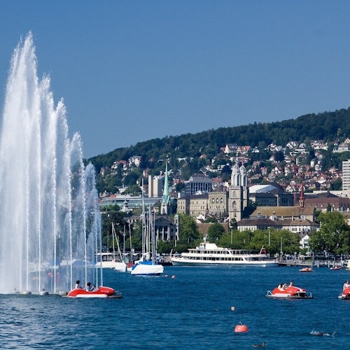 Zurich: Guided City Tour with Cruise & Lindt Home of Chocolate