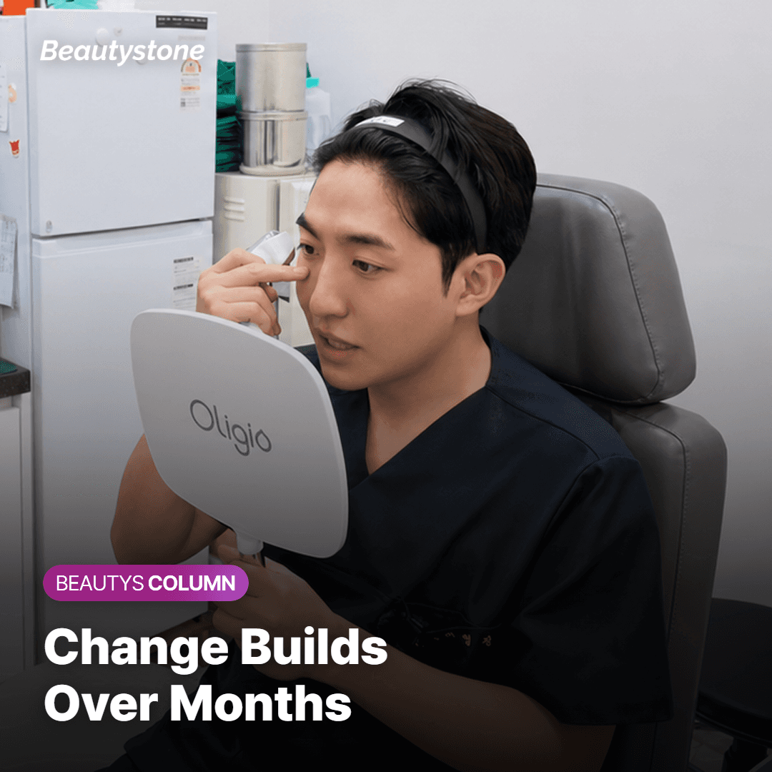 Doctor reviewing both sides of a patient's lower face before planning RF sessions