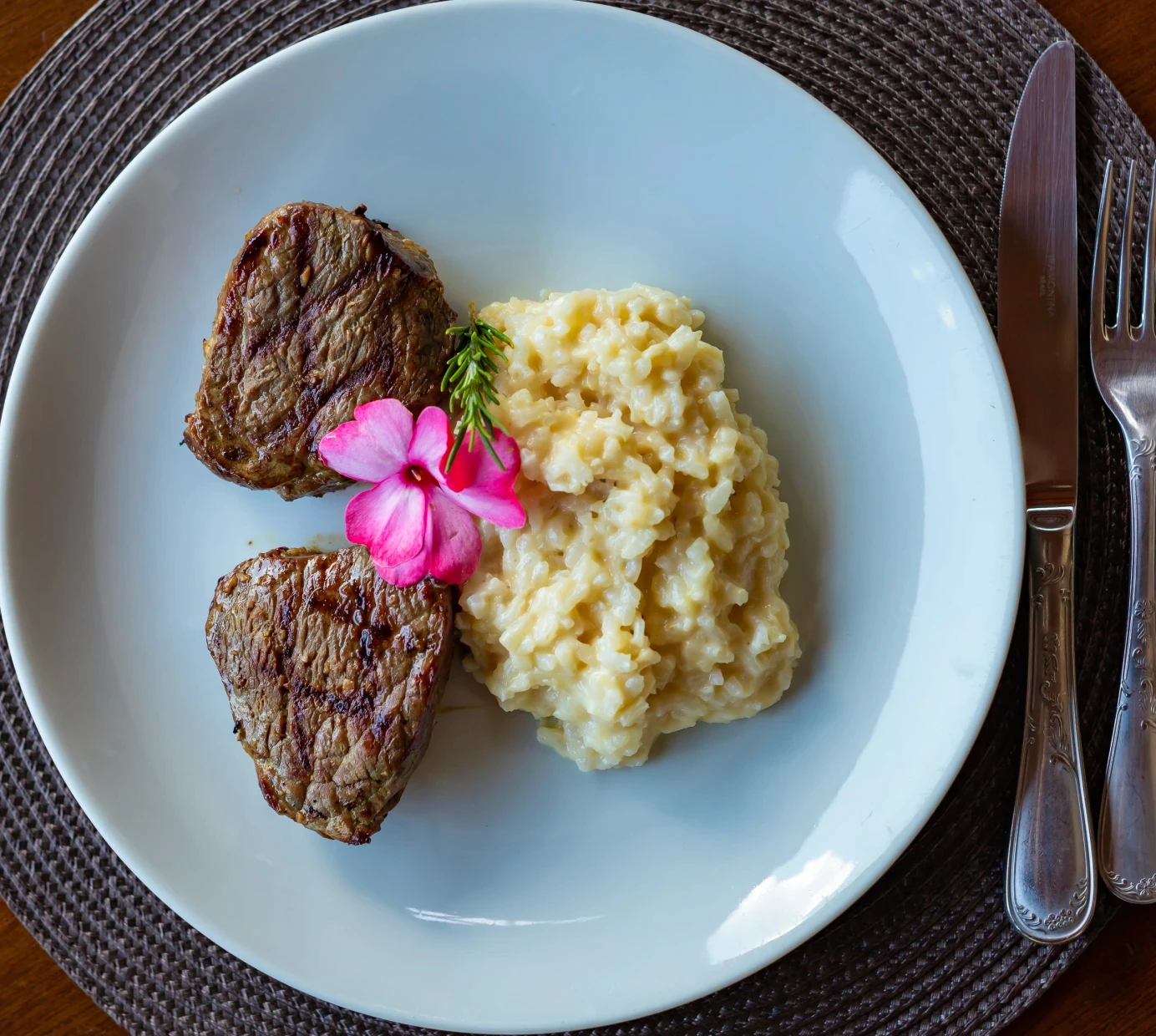 Filé Mignon à grana com risoto
