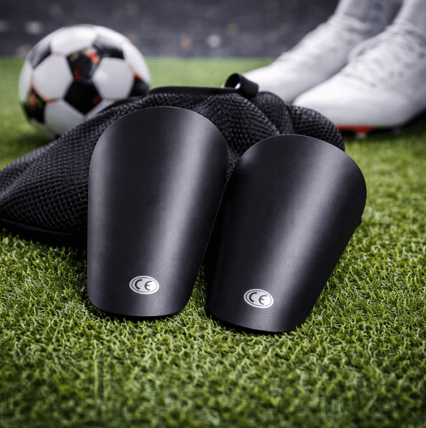 Ochraniacze piłkarskie czarne