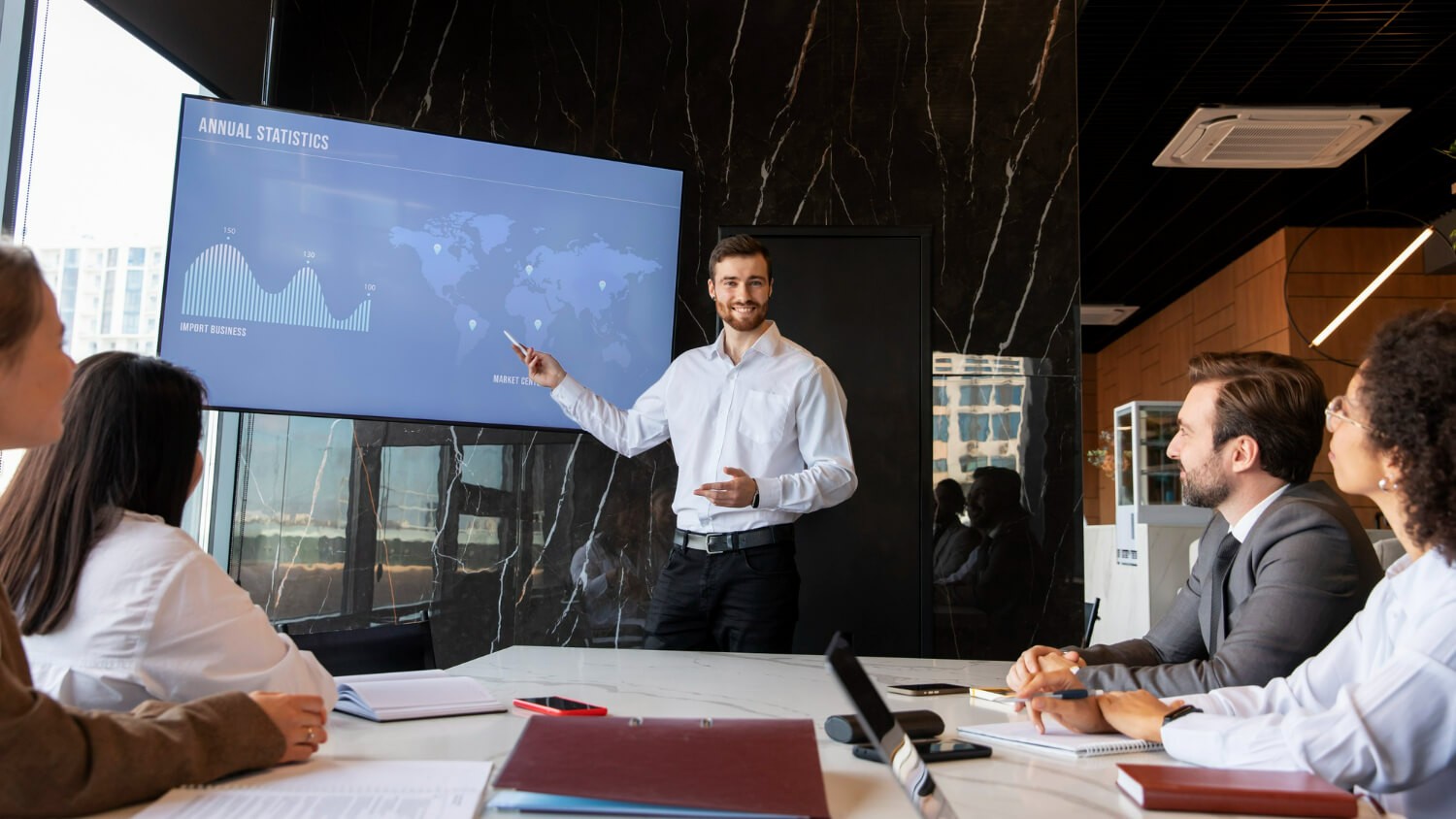 Vixilia providing strategic business advisory and data-driven performance marketing execution