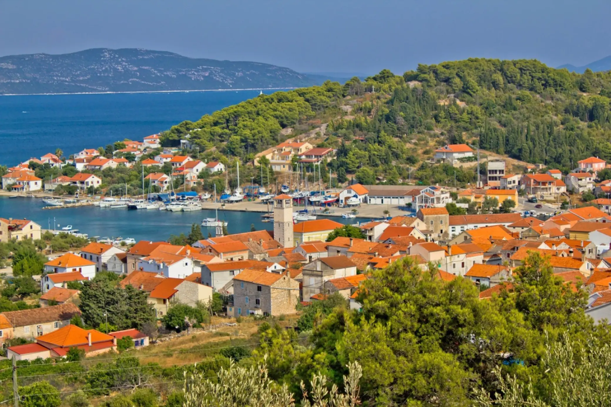 Le village et le port de Veli Iž, dans l’archipel de Zadar