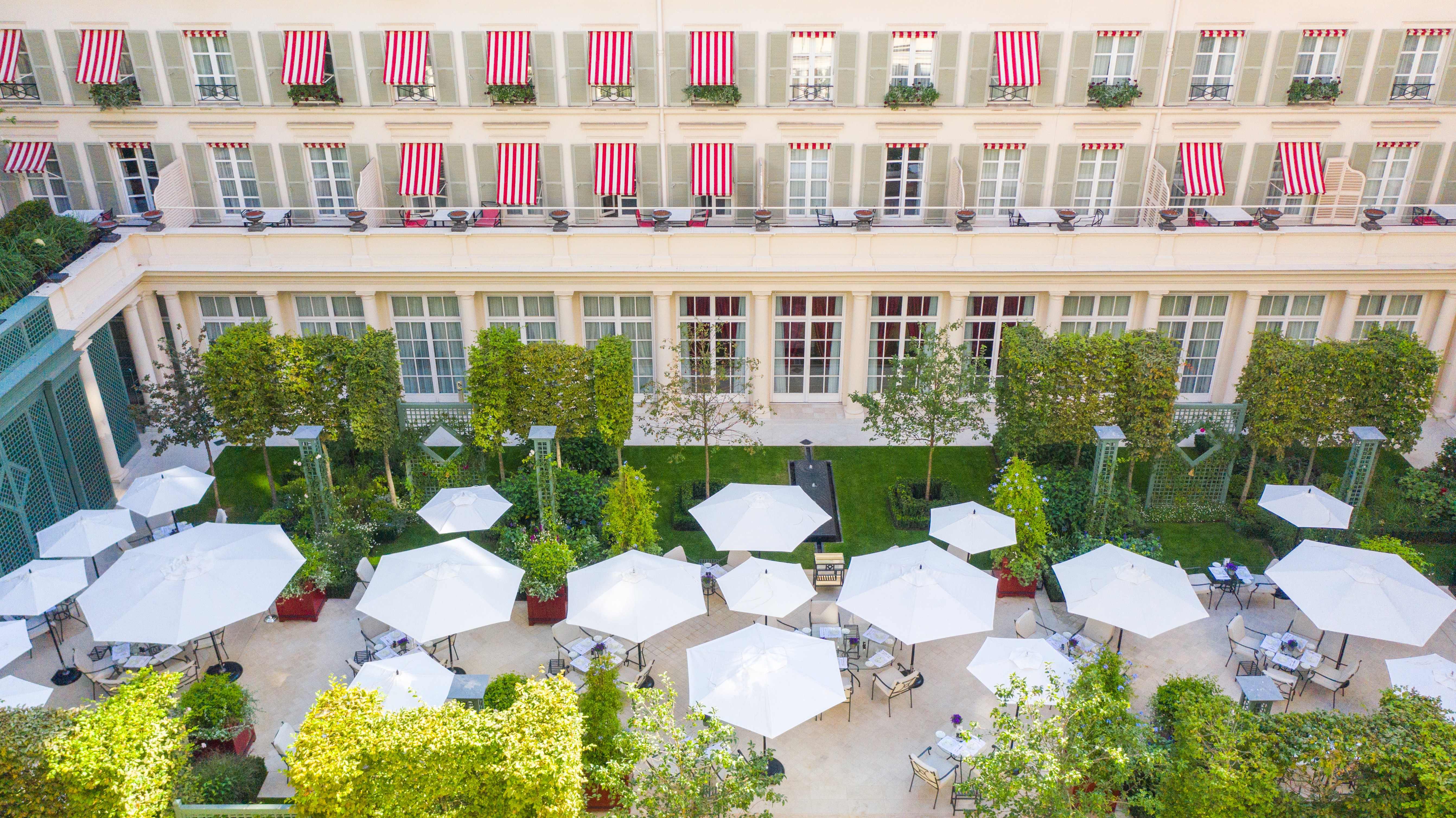 courtyard paris palace