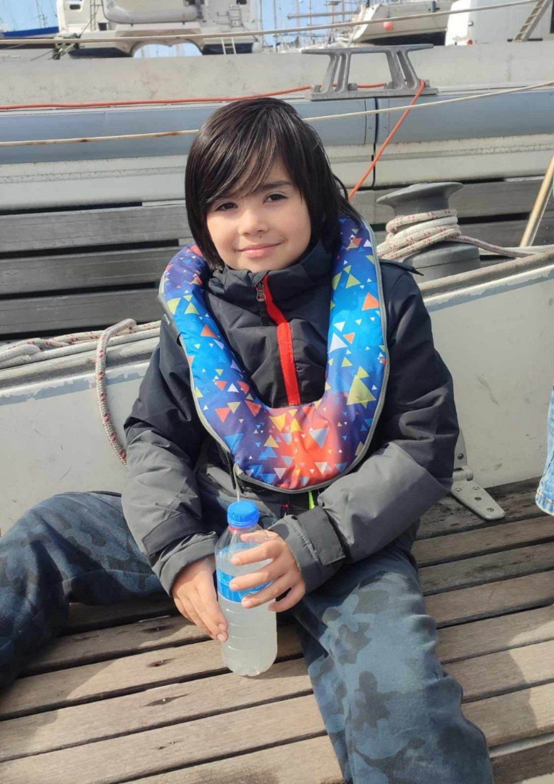 A man stading with Surfboard