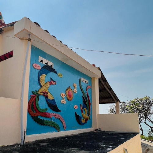 鲸鱼庙(Thang Tam 庙)——探索鲸鱼在当地渔民信仰中的精神意义。