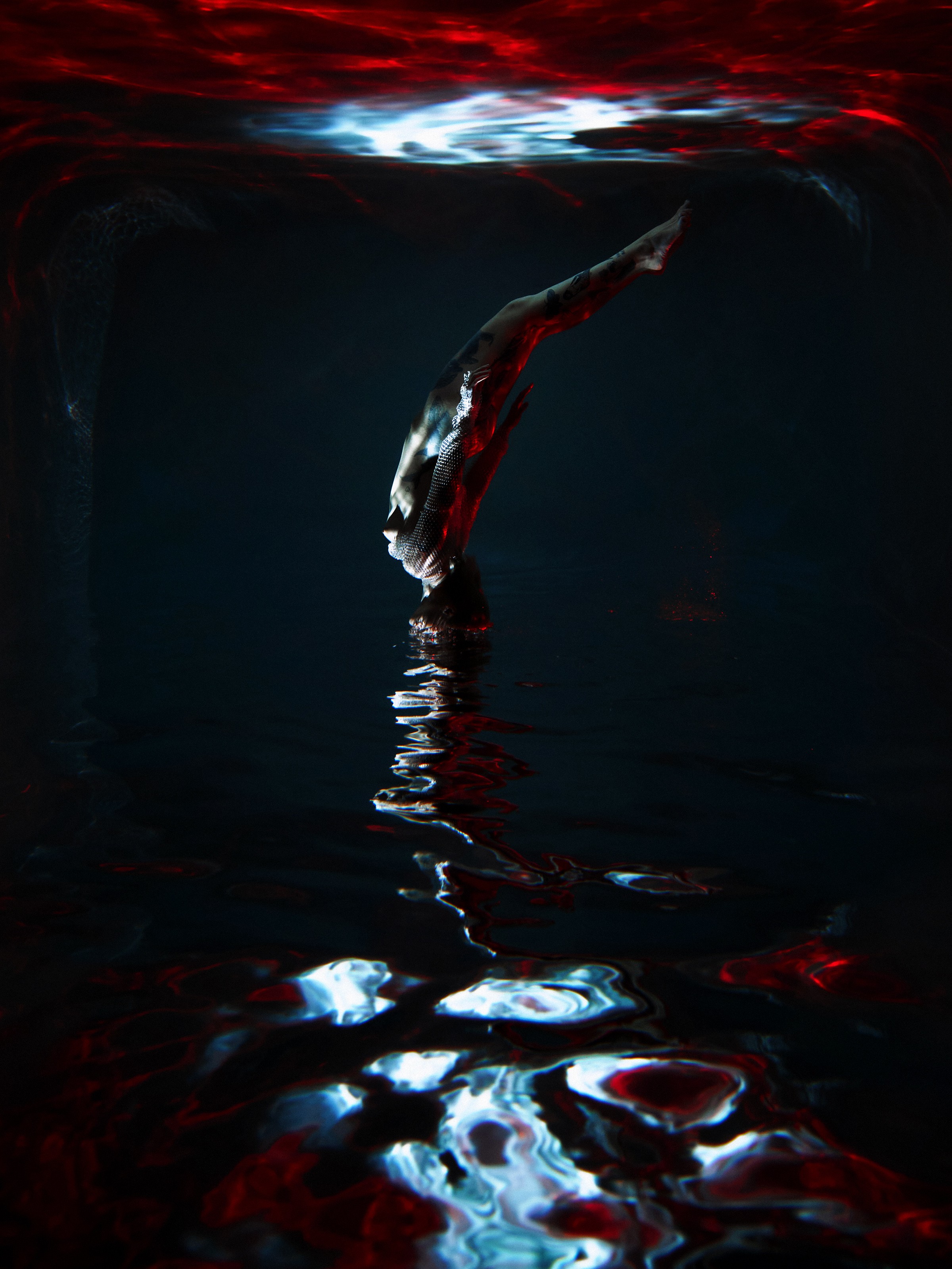 Portrphoto of a girl underwaterait