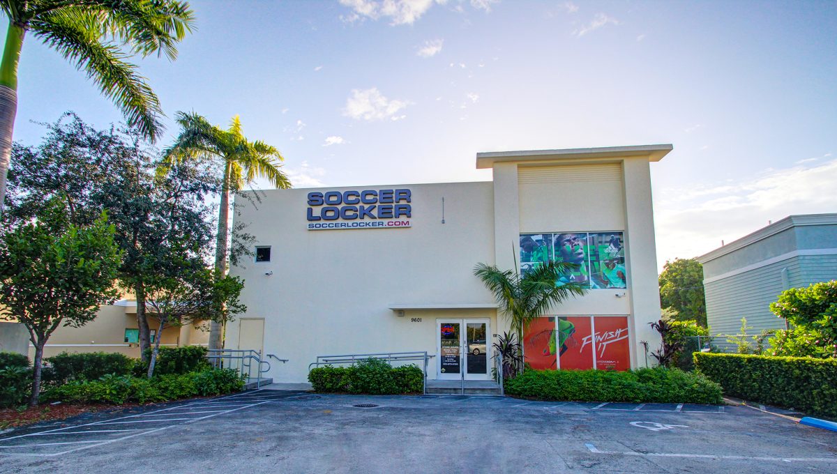 Picture of outside of Soccer Locker store in Miami