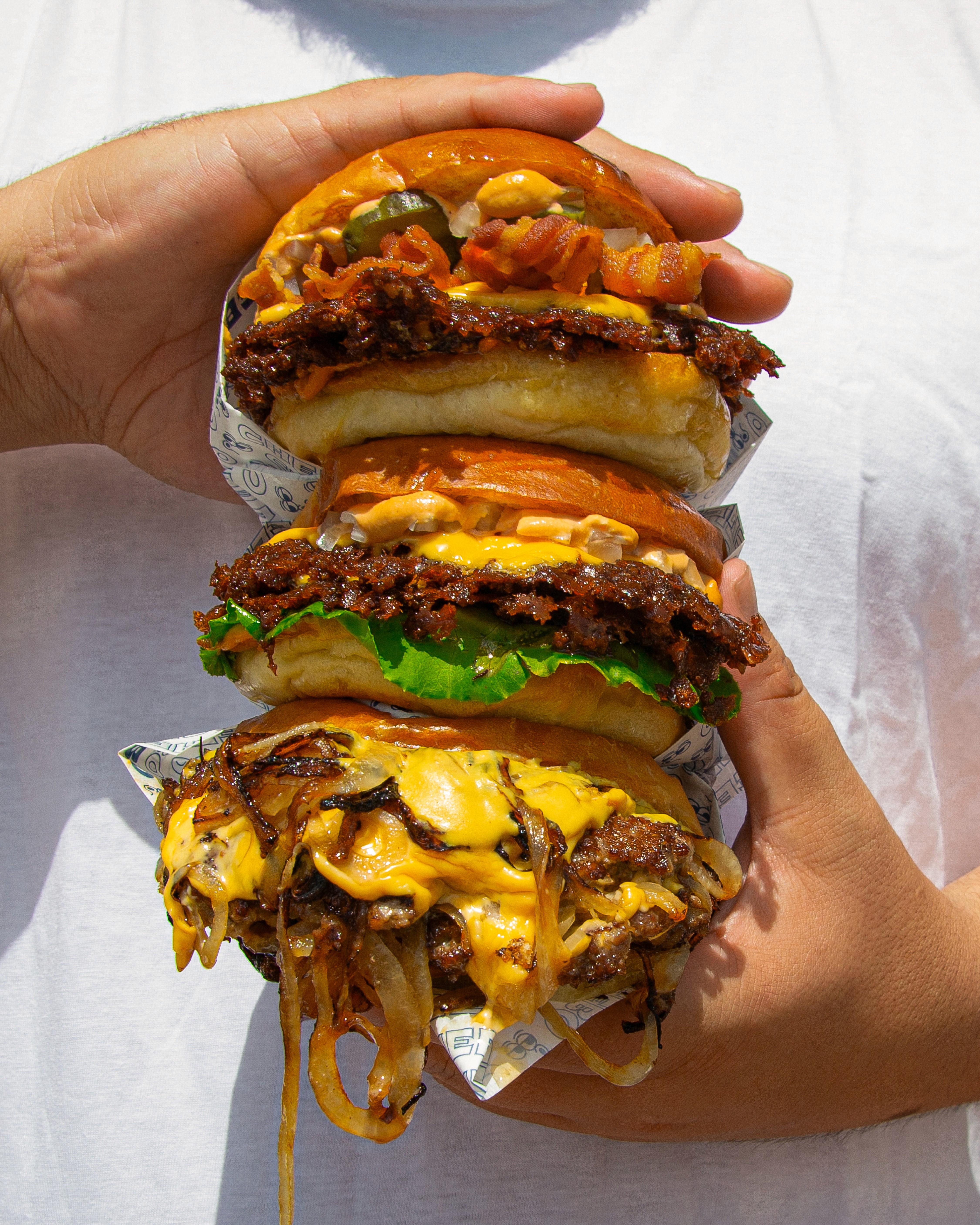 Trio di smashburgers fatti con amore da Cheebo a Roma Est, nello specifico a La Rustica