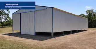 Galpón metálico agrícola de 15x30 metros con estructura de acero y cerramiento de chapa instalado en Buenos Aires.