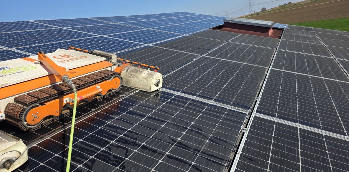 Curatare profesionala a panourilor fotovoltaice de catre SpalPanouri.ro
