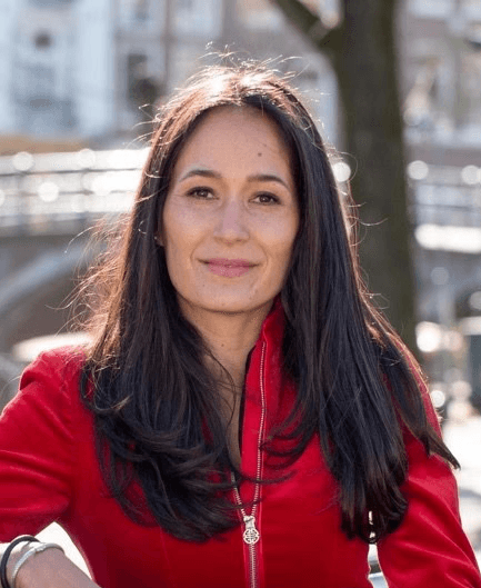 Portrait photo of Loes Fokker