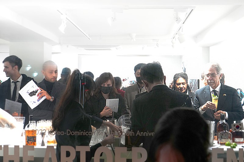 THE TRINITY X 주한 도미니카 공화국 대사관 · <The Art of Resilience>展: Global Art Reception