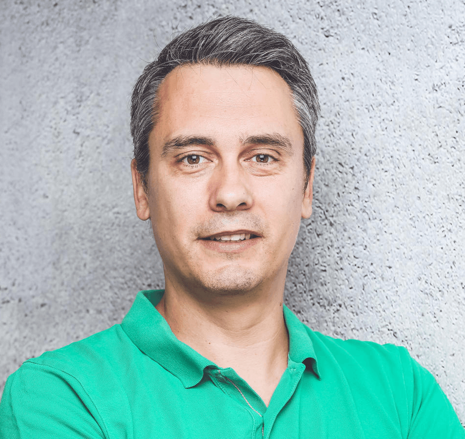 Lars travel to 100 national park