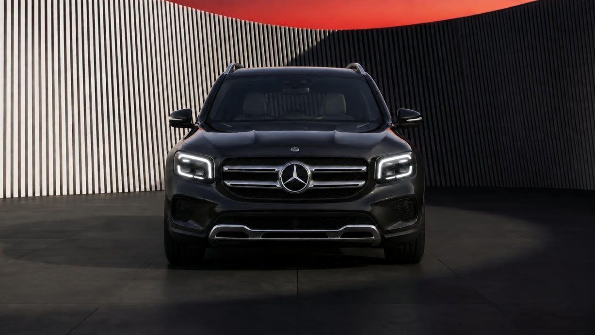 Mercedes-Benz GLB 250 in a studio