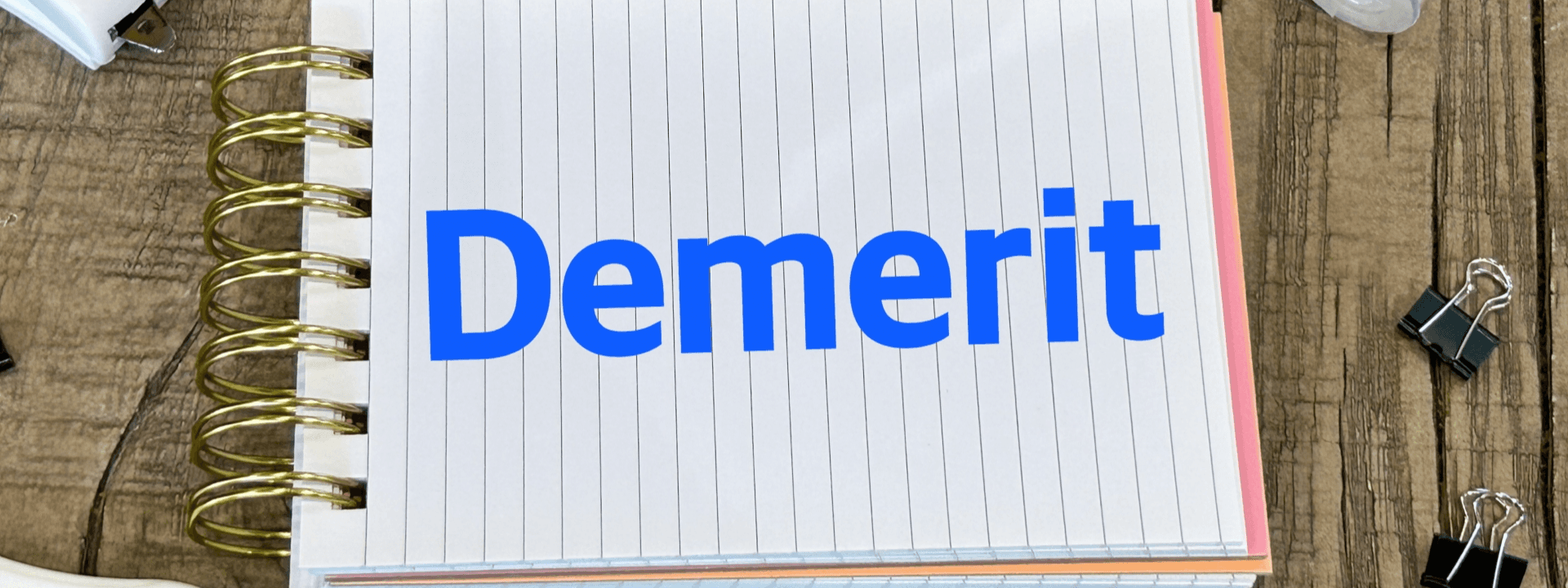 ノートに青字で「Demerit」と書かれた画像